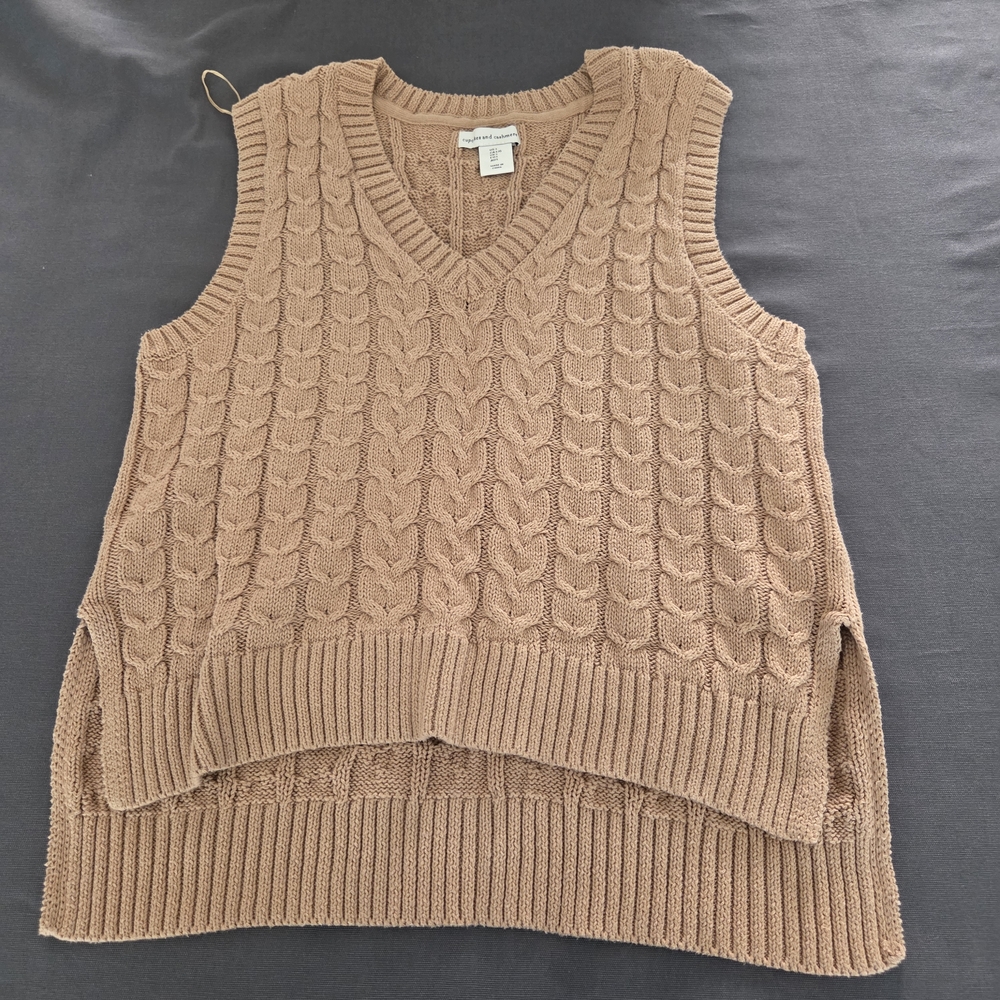 Cable Knit V-Neck Sleeveless Sweater Vest - Brown